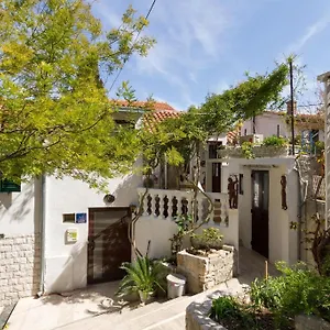 Varos Apartment Split